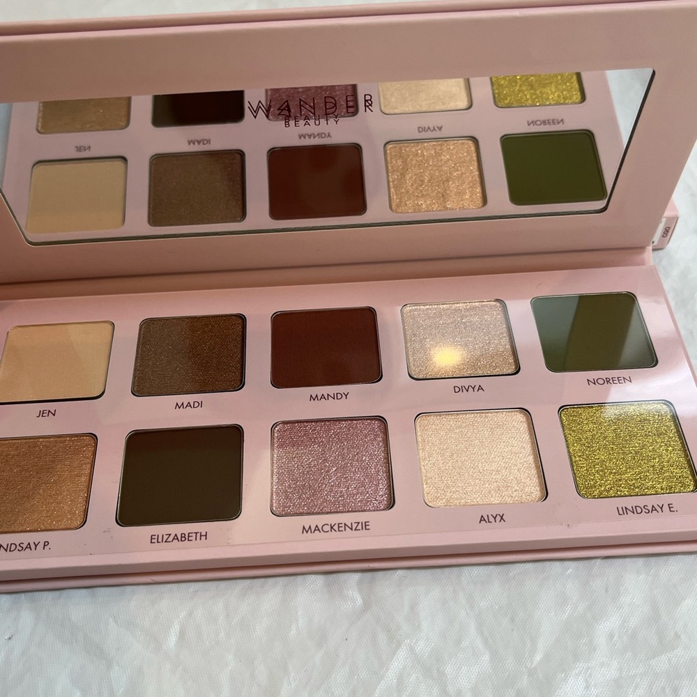 New WANDER BEAUTY Trailblazer Eyeshadow Palette
